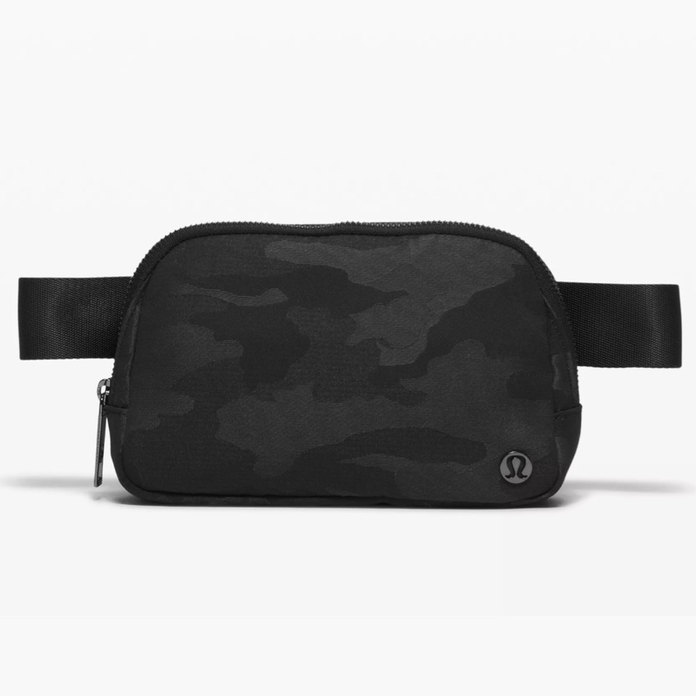 Lululemon Everywhere Belt Bag in Black Camo